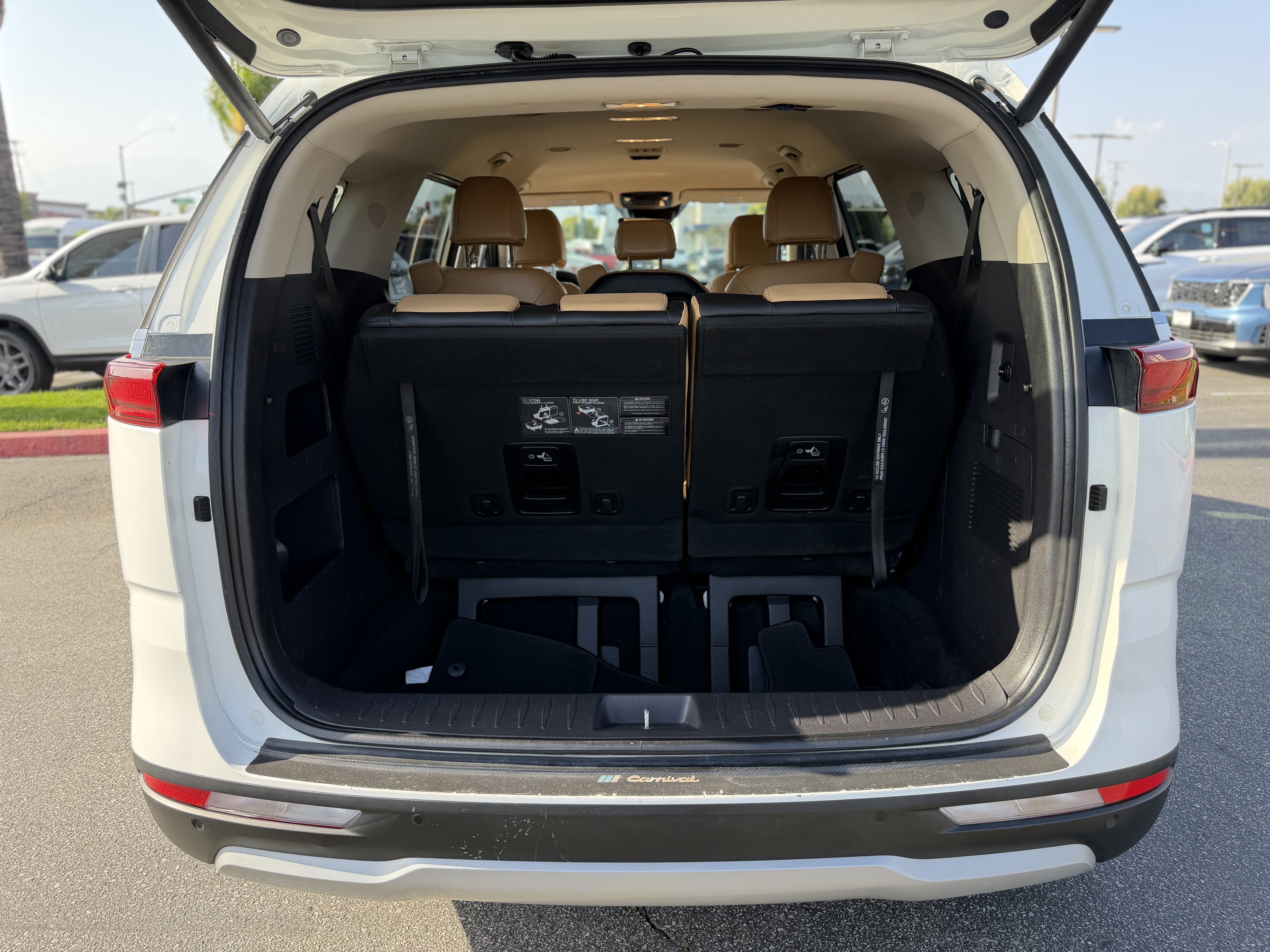 Used 2022 Kia Carnival EX FWD image 10