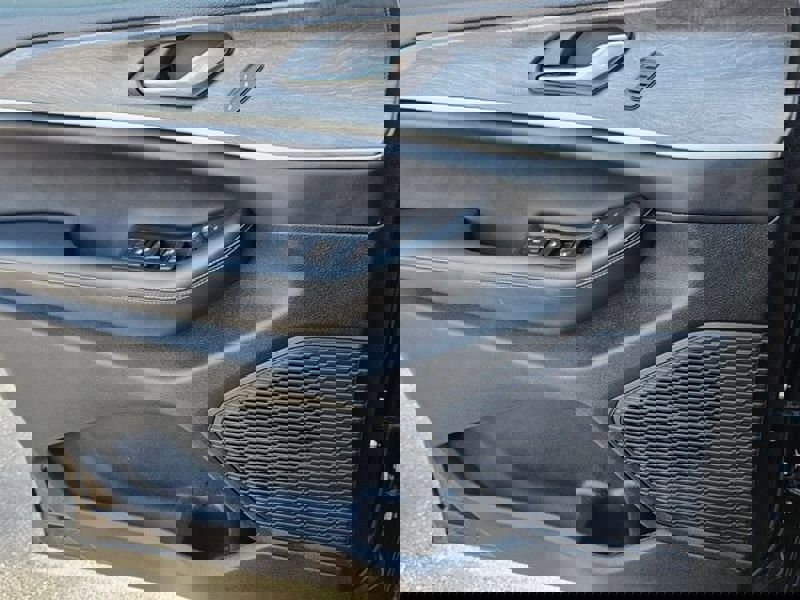 Used 2024 Jeep Grand Cherokee L Limited w/ Black Appearance Package image 33