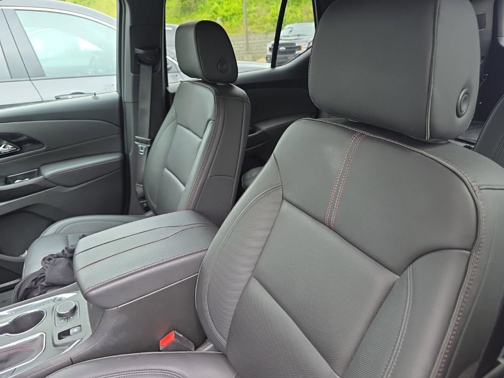 Used 2023 Chevrolet Traverse RS FWD image 10
