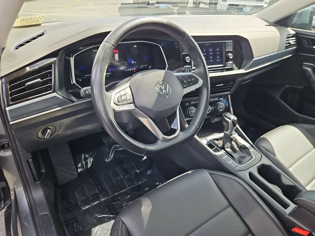 Used 2024 Volkswagen Jetta SE FWD image 13