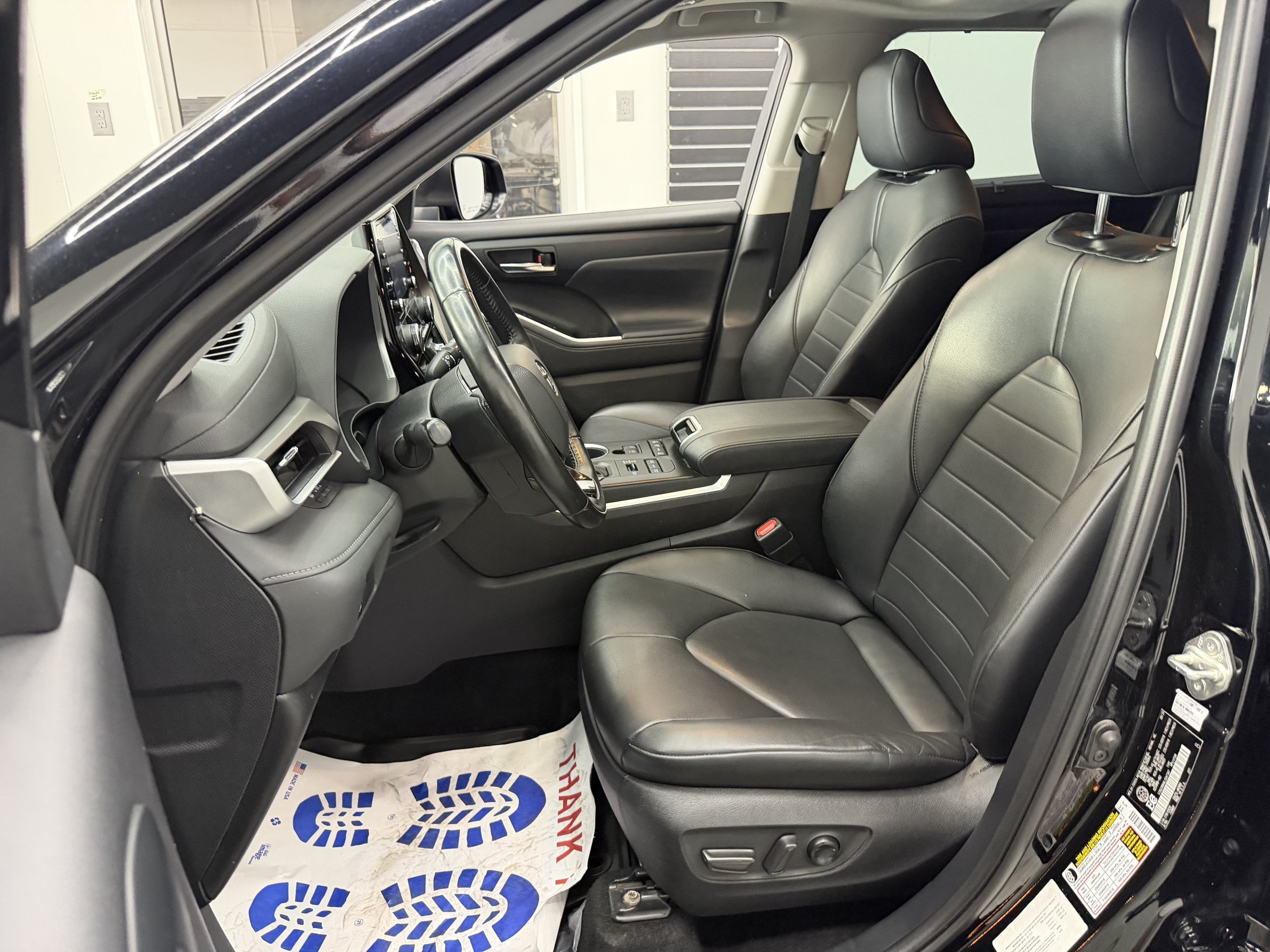 Used 2020 Toyota Highlander XLE AWD/4WD image 14
