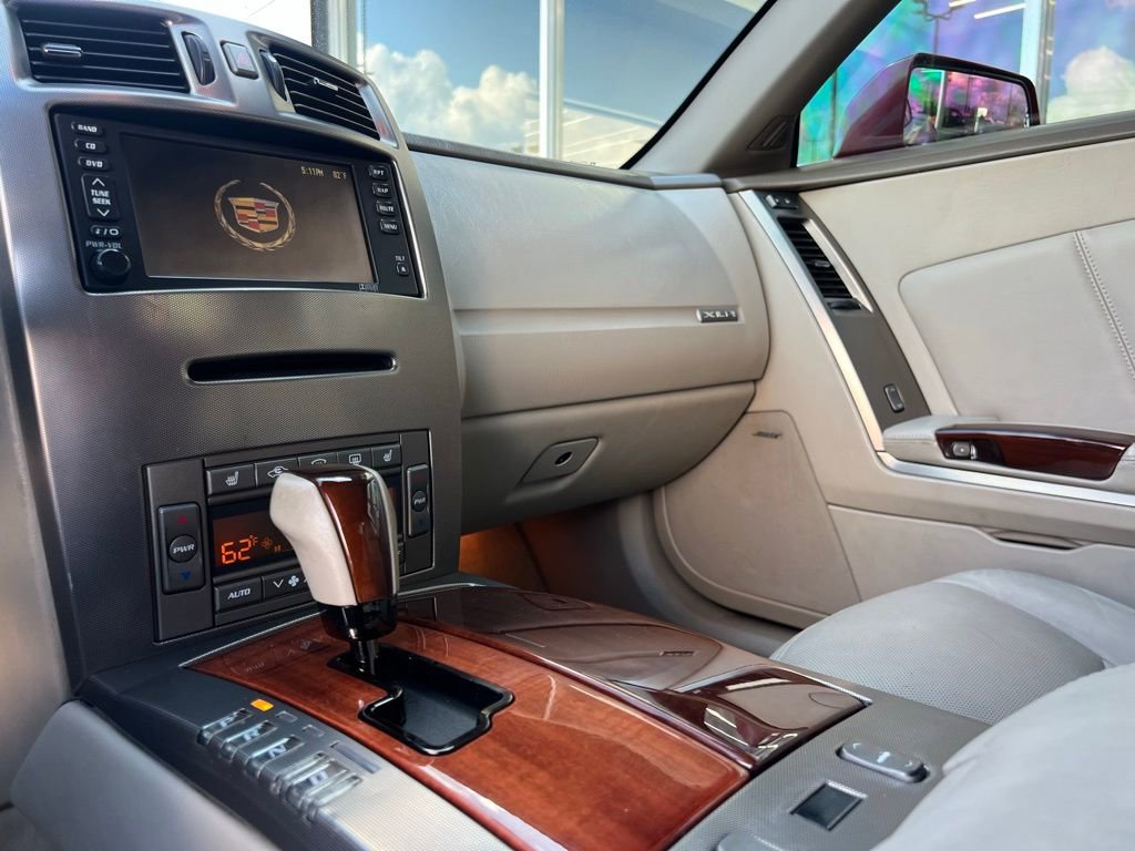 Used 2005 Cadillac XLR Base image 43