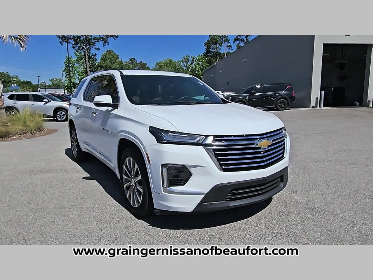 Used 2023 Chevrolet Traverse Premier FWD image 18