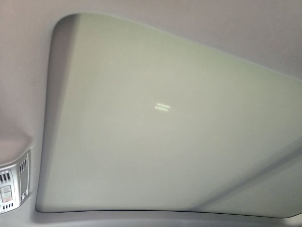 Used 2025 Volkswagen Taos SE FWD image 18