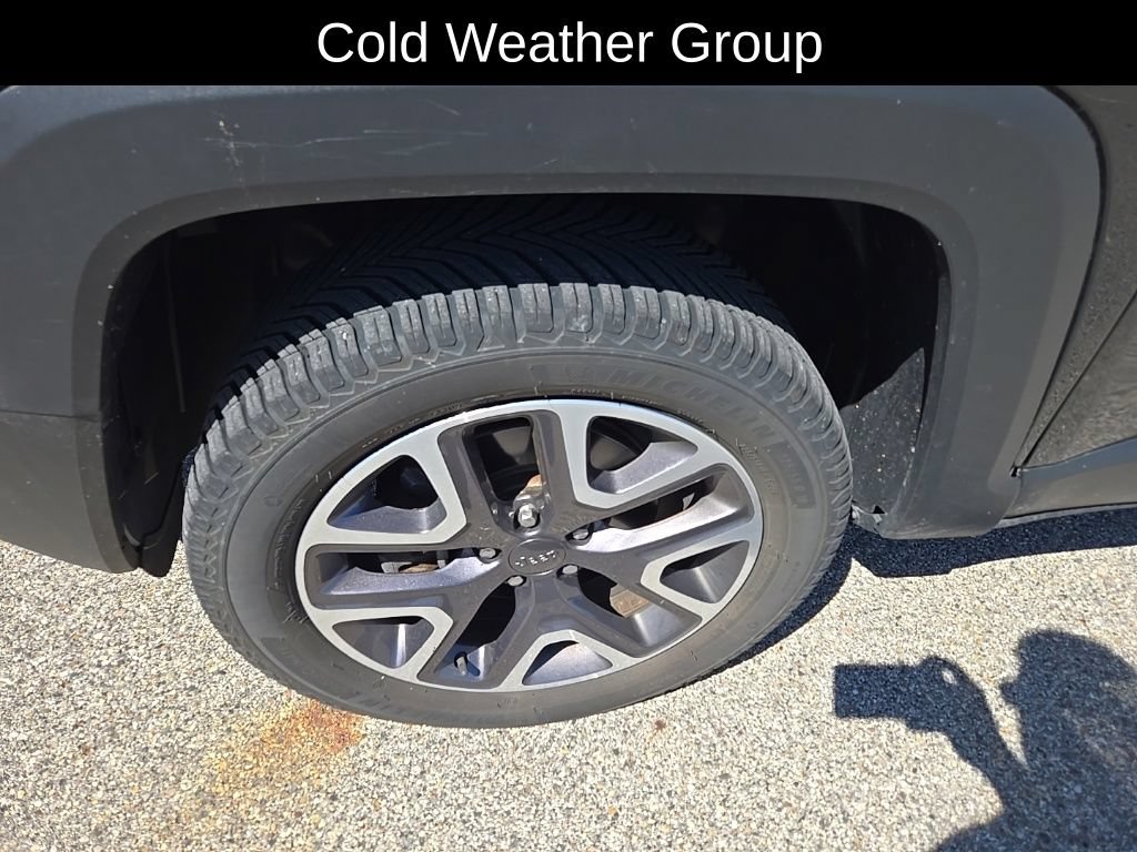 Used 2017 Jeep Renegade Latitude w/ Cold Weather Group AWD/4WD image 9