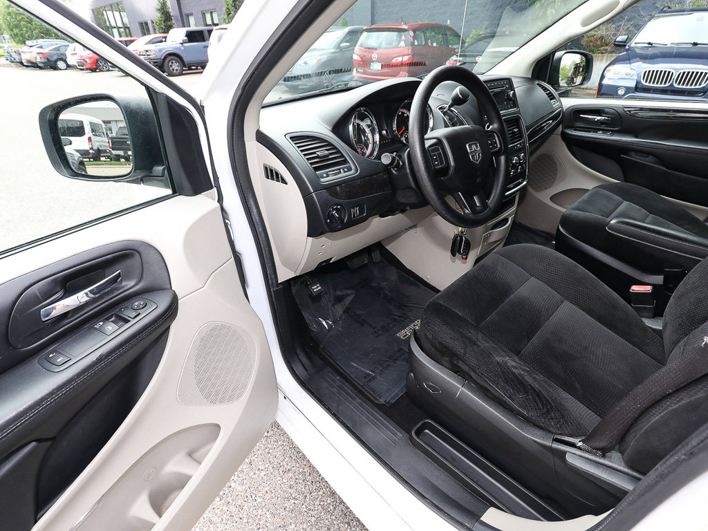Used 2017 Dodge Grand Caravan SE FWD image 10