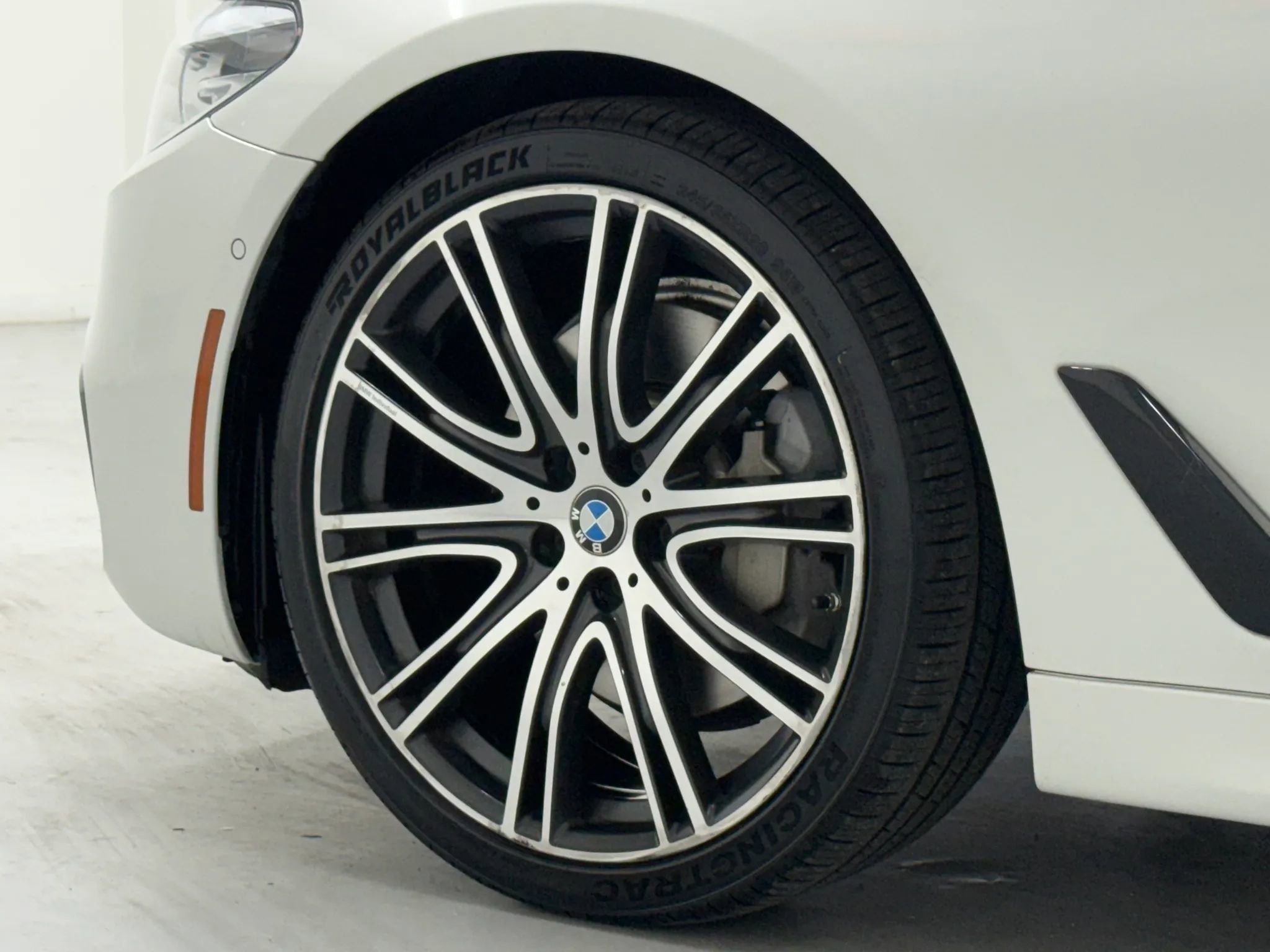 Used 2019 BMW 540i w/ M Sport Package image 45