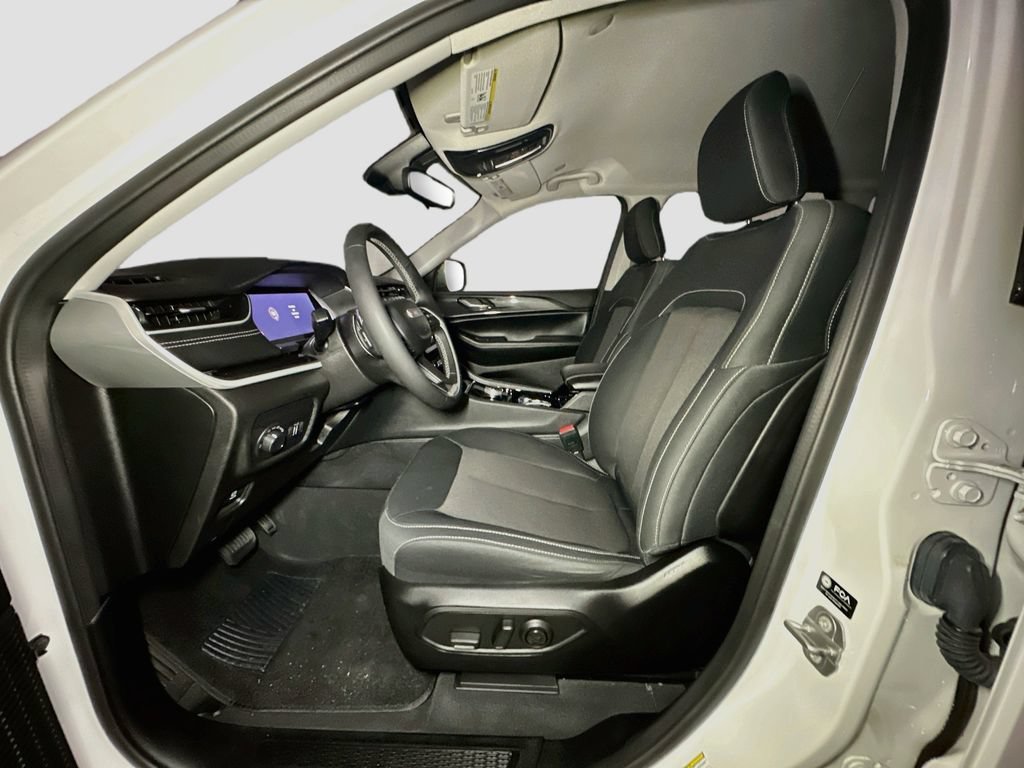 Certified 2023 Jeep Grand Cherokee Laredo AWD/4WD image 17