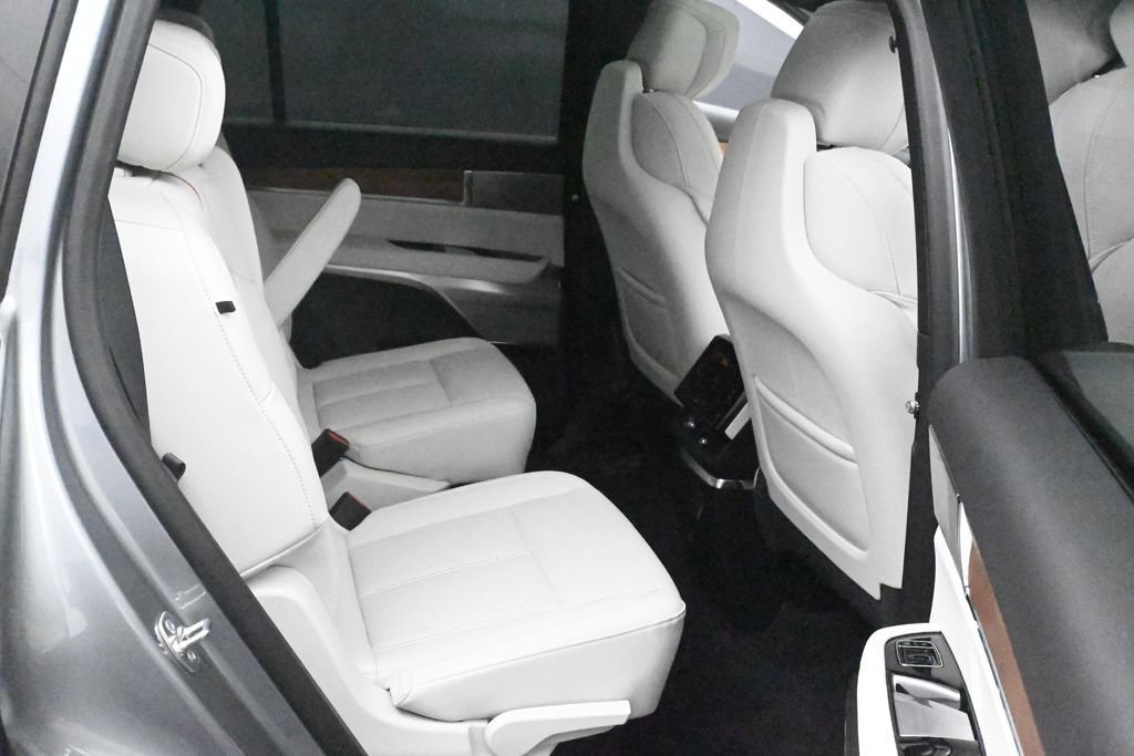 Used 2026 Cadillac Vistiq Luxury AWD/4WD image 12