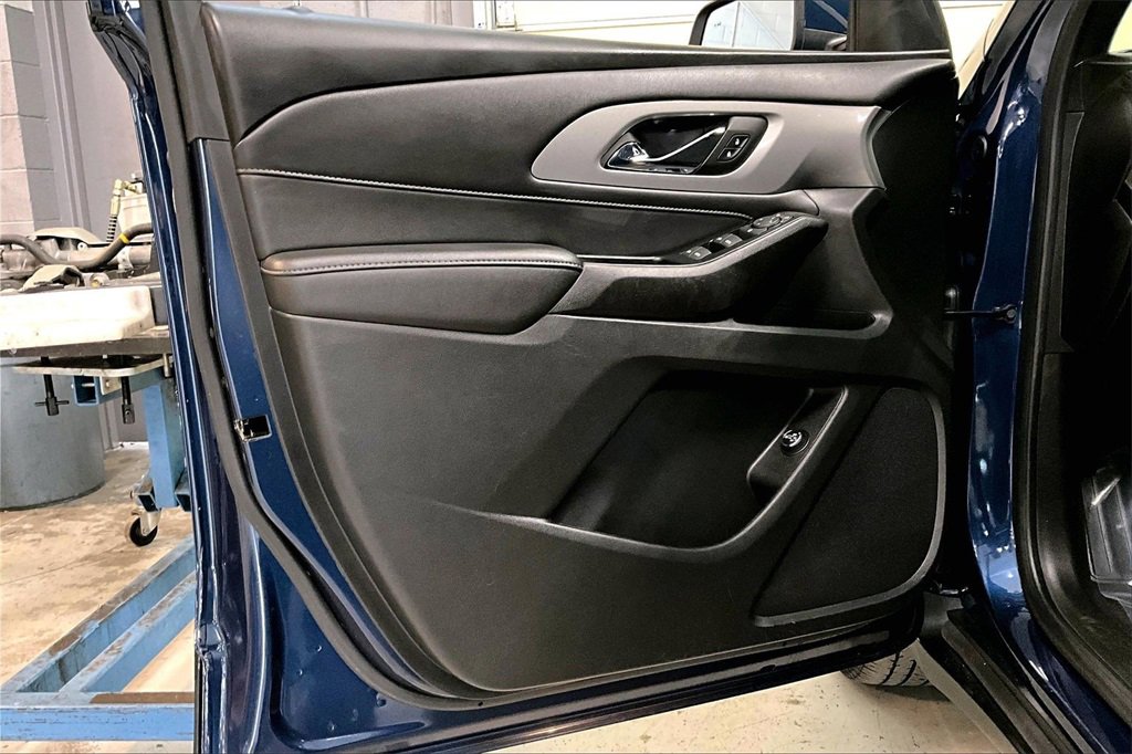 Used 2023 Chevrolet Traverse LT image 26