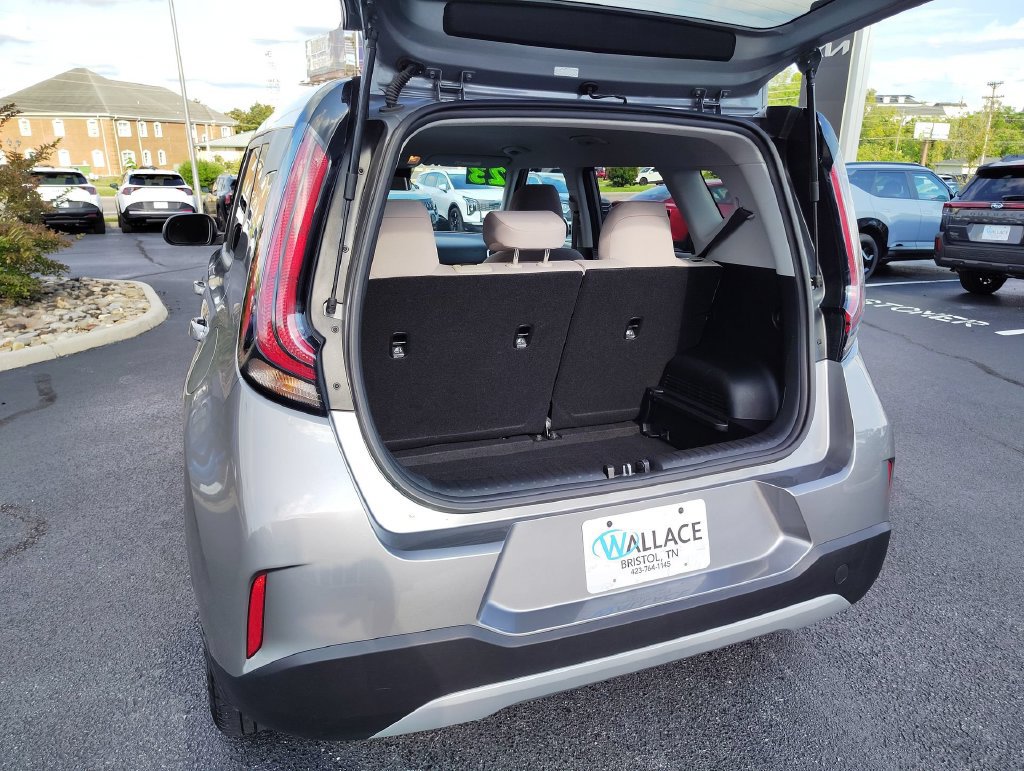 Certified 2023 Kia Soul LX w/ LX Technology Package FWD image 32