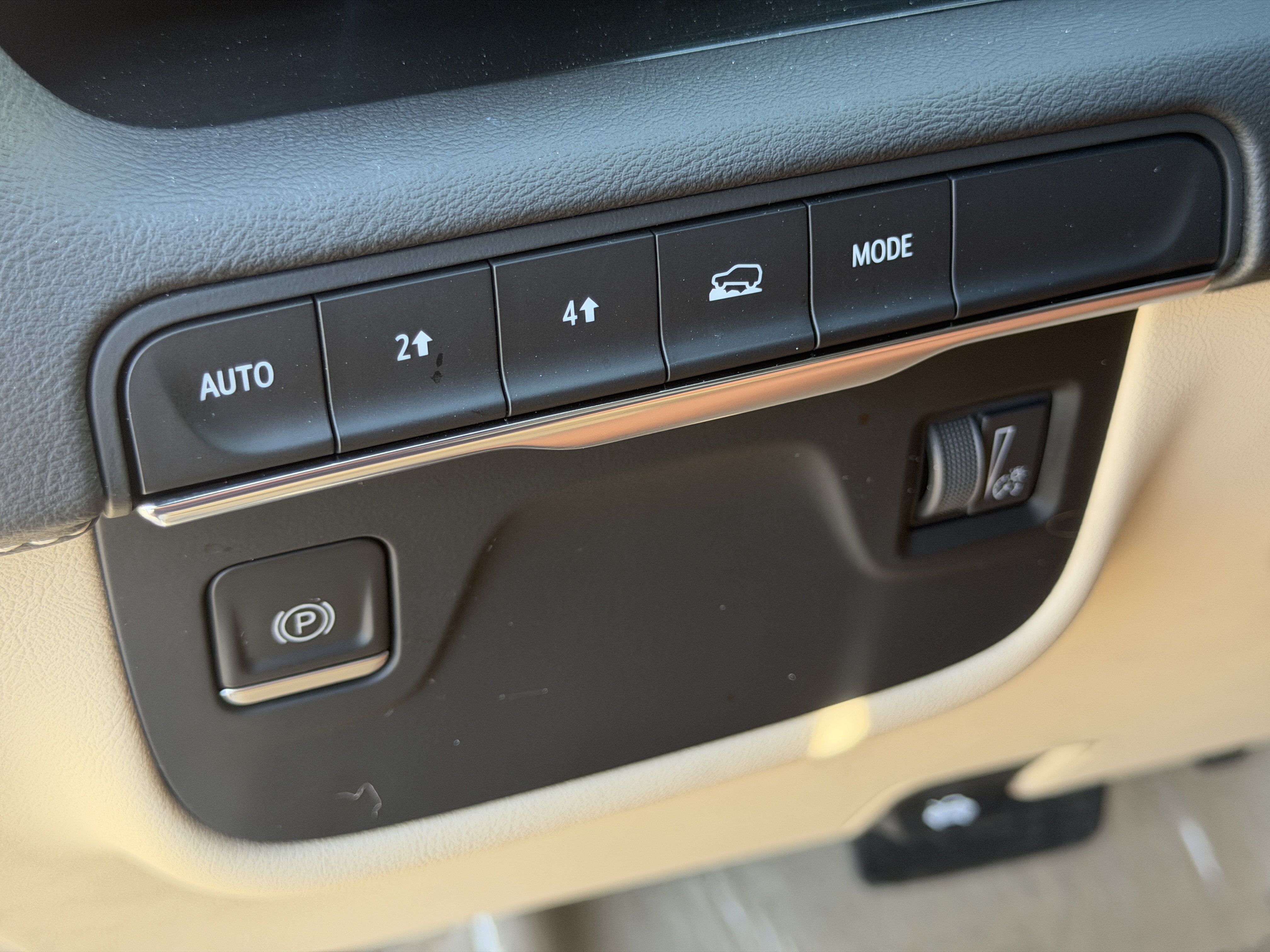 Used 2021 Cadillac Escalade Premium Luxury w/ LPO, Illumination Package AWD/4WD image 31