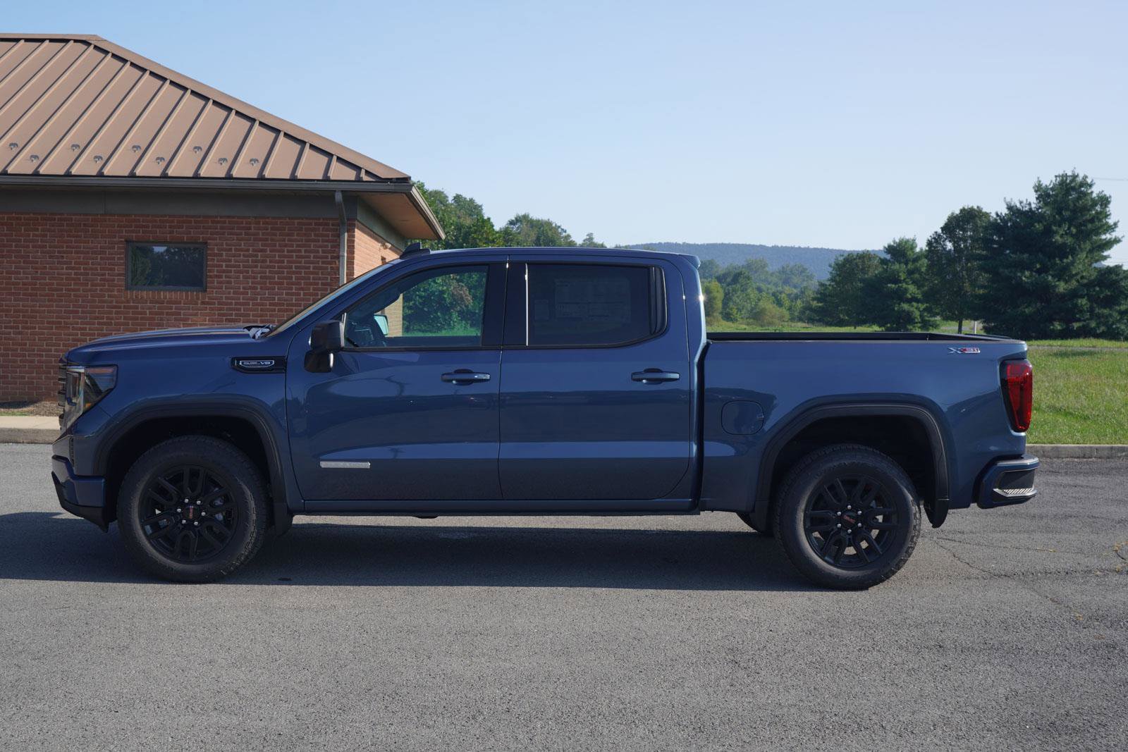 New 2026 GMC Sierra 1500 Elevation image 7