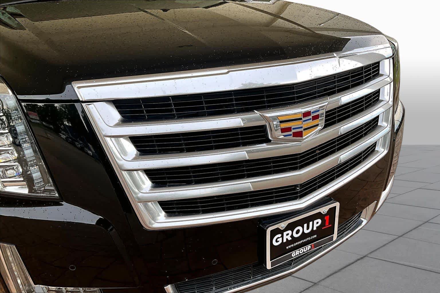 Used 2017 Cadillac Escalade Luxury AWD/4WD image 27