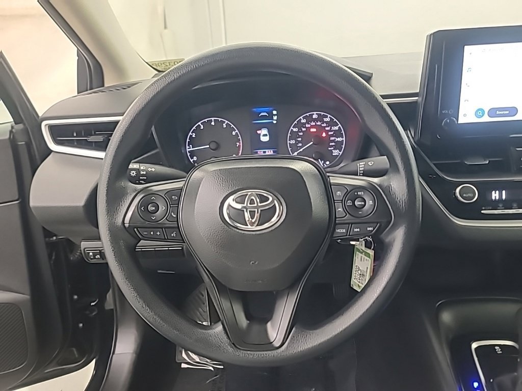 Used 2025 Toyota Corolla LE FWD image 32