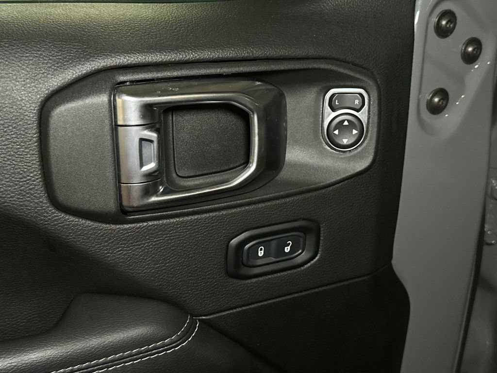 Used 2022 Jeep Wrangler Unlimited Sahara w/ Cold Weather Group AWD/4WD image 17