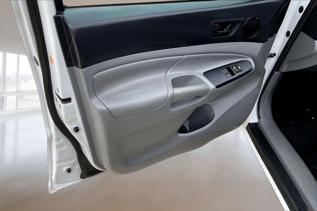 Used 2015 Toyota Tacoma 2WD Access Cab image 21