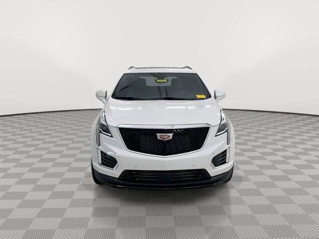 Certified 2025 Cadillac XT5 Sportv w/ Technology Package image 3
