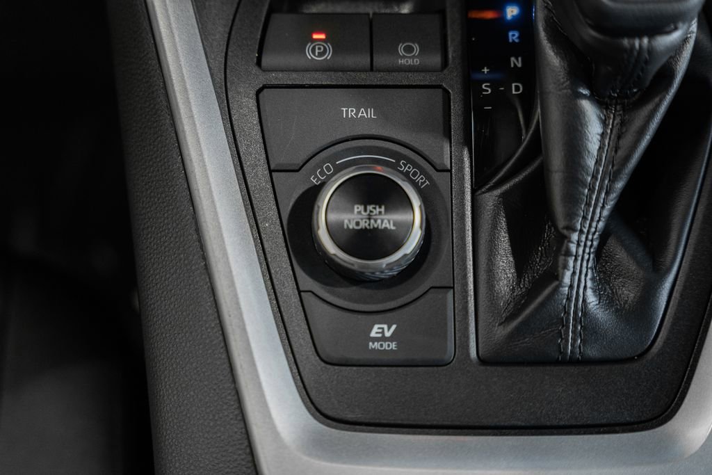 Used 2025 Toyota RAV4 XLE image 21