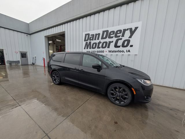 Used 2019 Chrysler Pacifica Touring Plus w/ S Appearance Package image 20