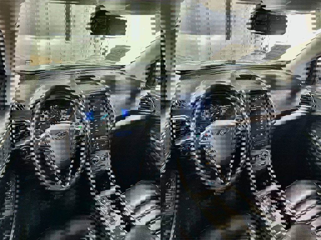 Used 2024 Ford Edge SEL image 18