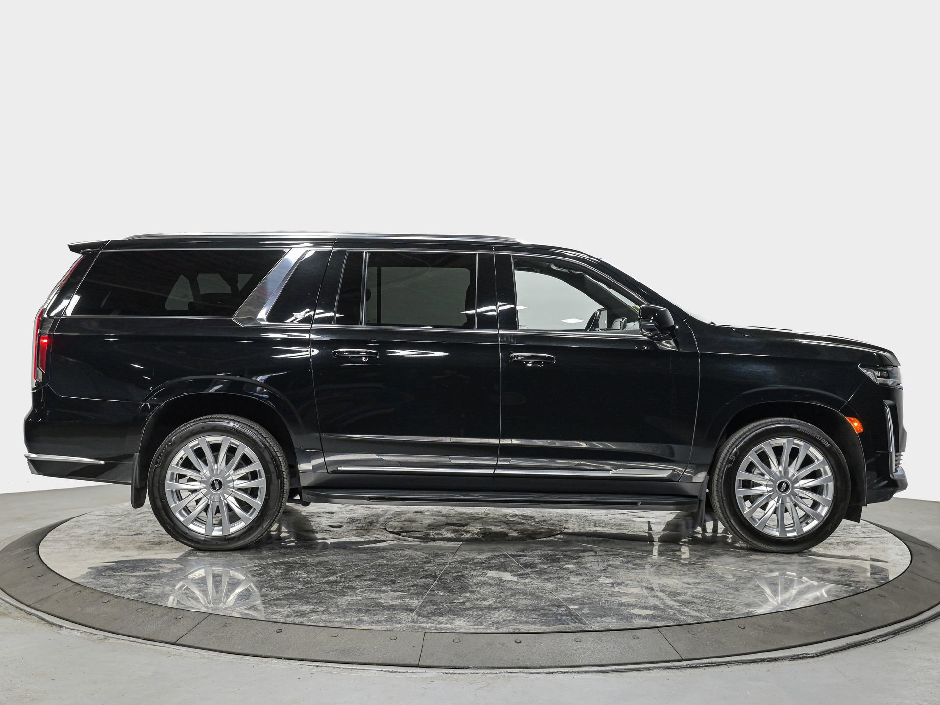 Used 2023 Cadillac Escalade ESV Luxury image 8