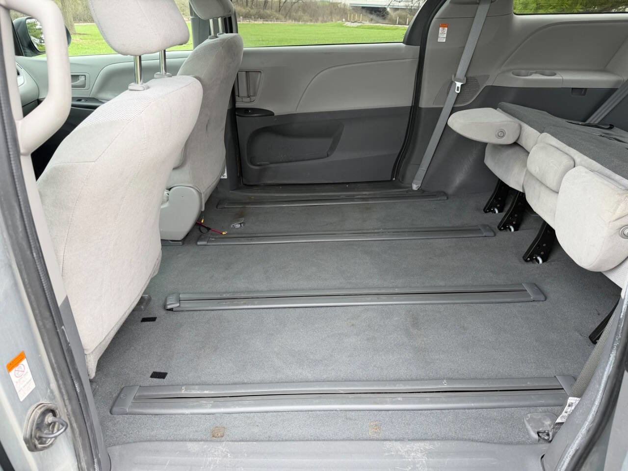 Used 2020 Toyota Sienna L image 10