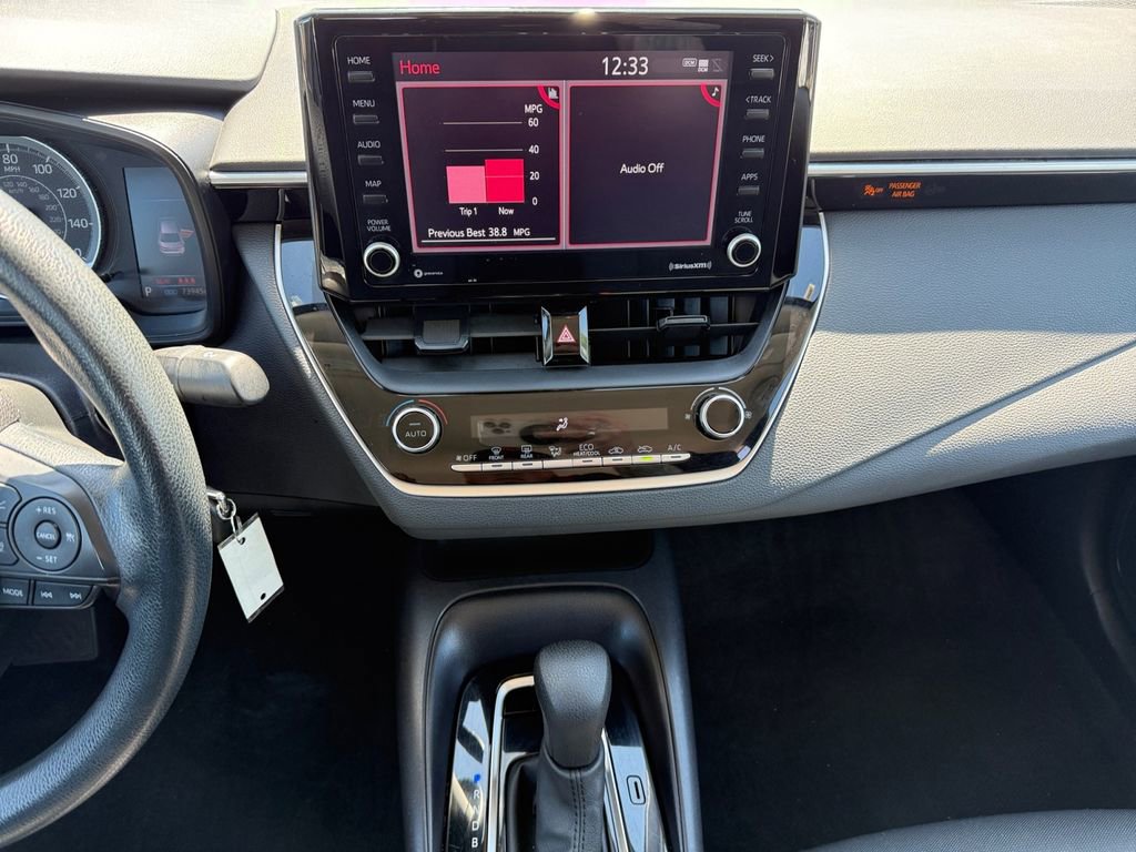 Used 2022 Toyota Corolla LE image 11