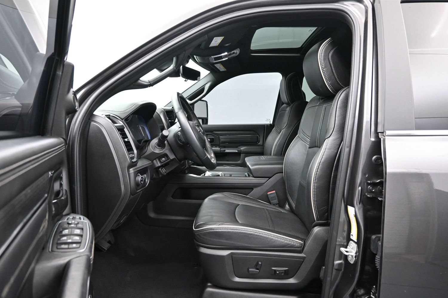 Used 2024 RAM 2500 Limited AWD/4WD image 9