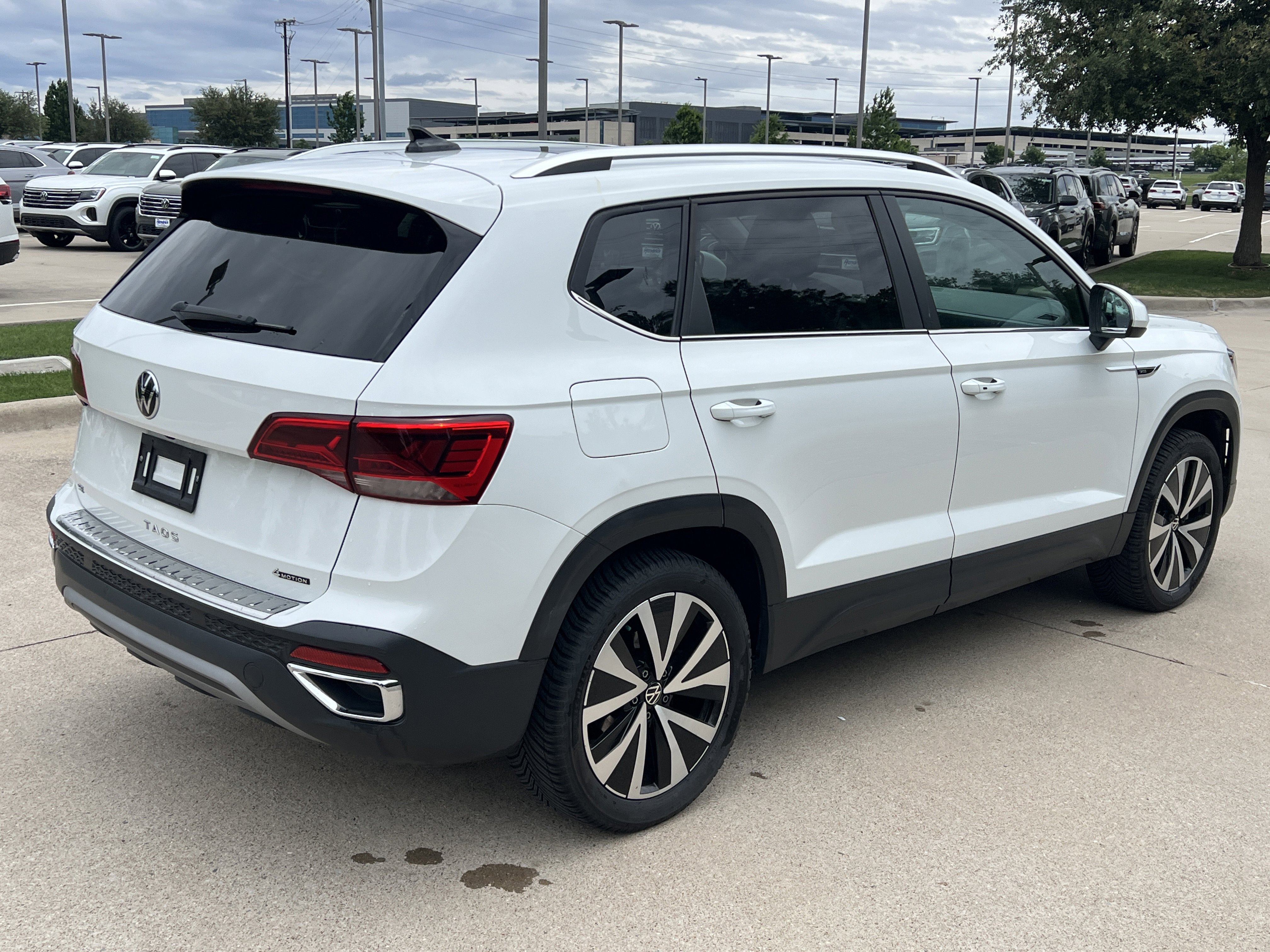 Certified 2023 Volkswagen Taos SE w/ Panoramic Sunroof Package AWD/4WD image 10