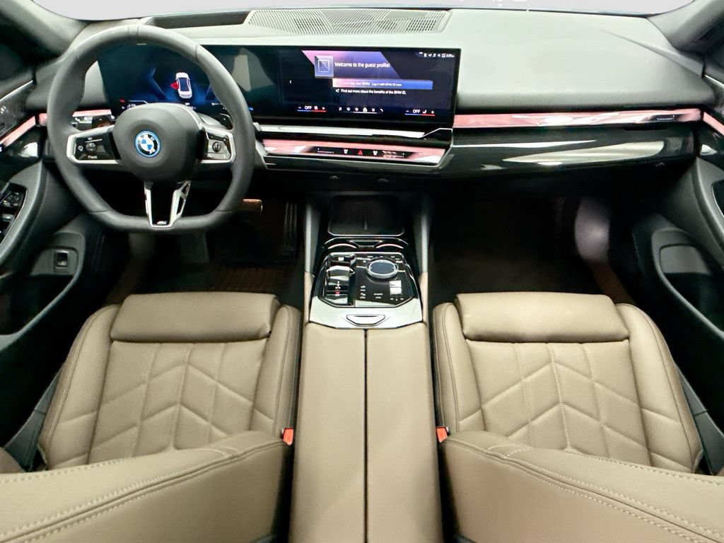 Used 2026 BMW 550e xDrive w/ Premium Package AWD/4WD image 13