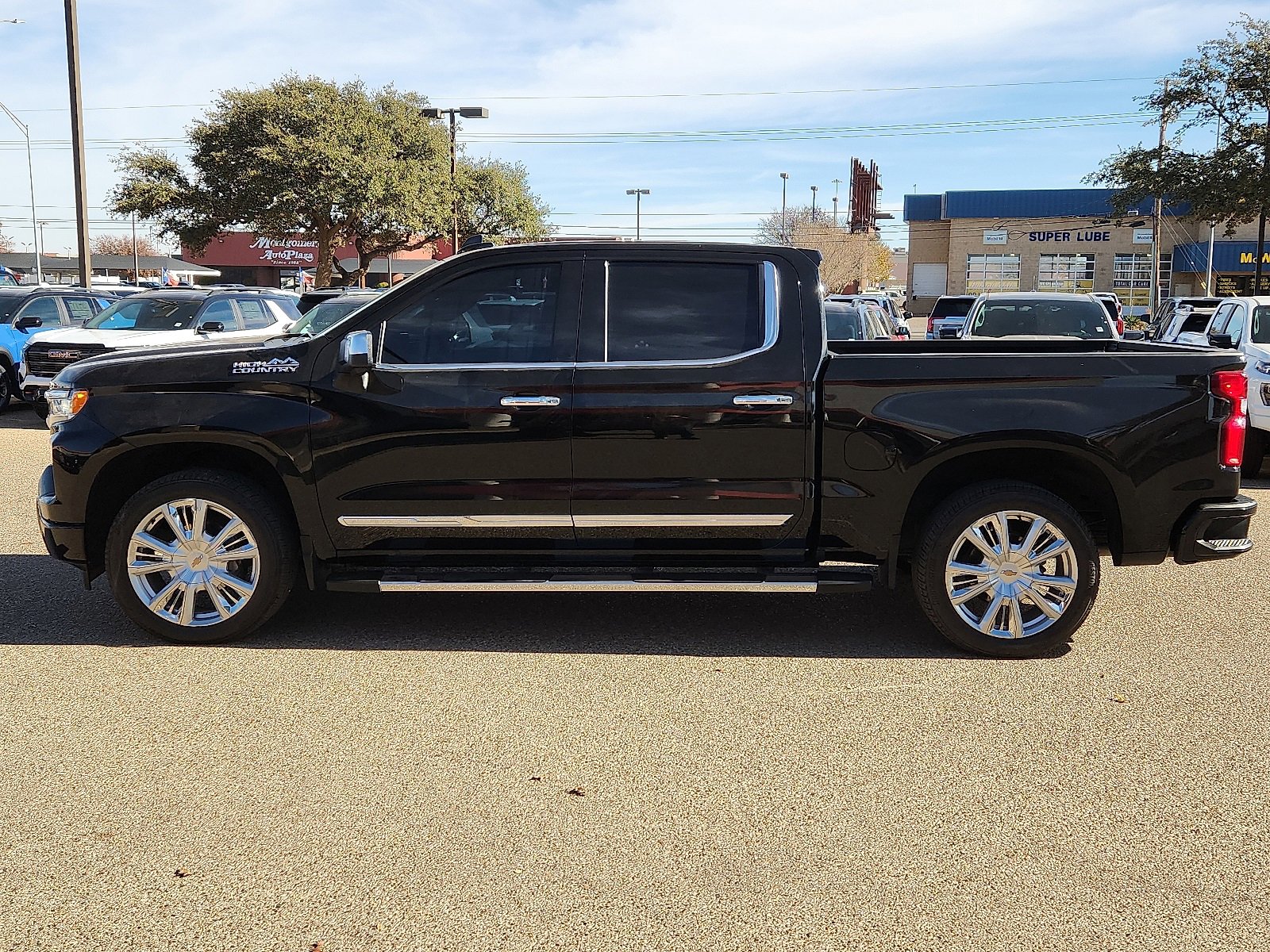 Used 2024 Chevrolet Silverado 1500 High Country w/ High Country Premium Package image 2