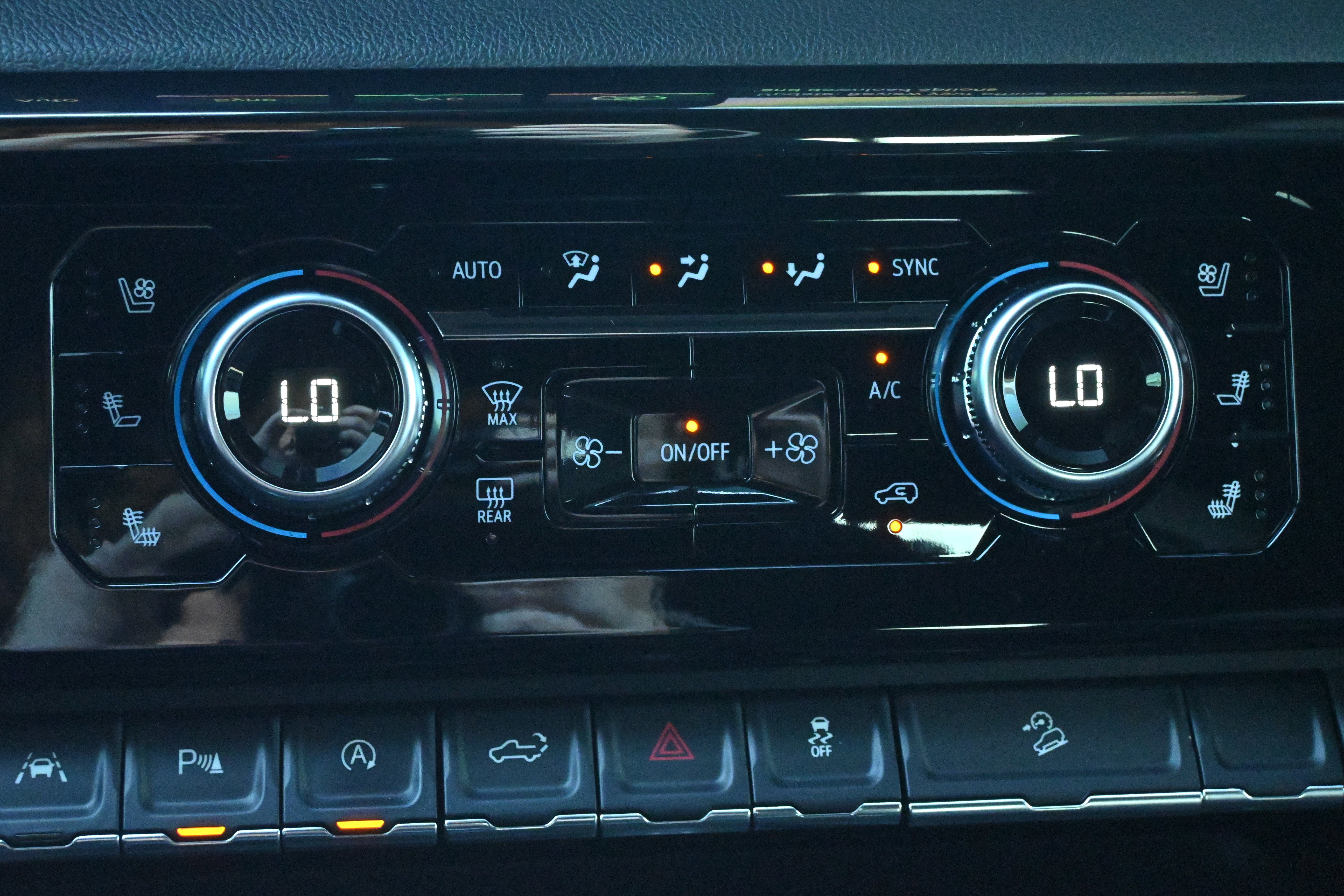 Used 2024 GMC Sierra 1500 AT4 w/ Technology Package image 30