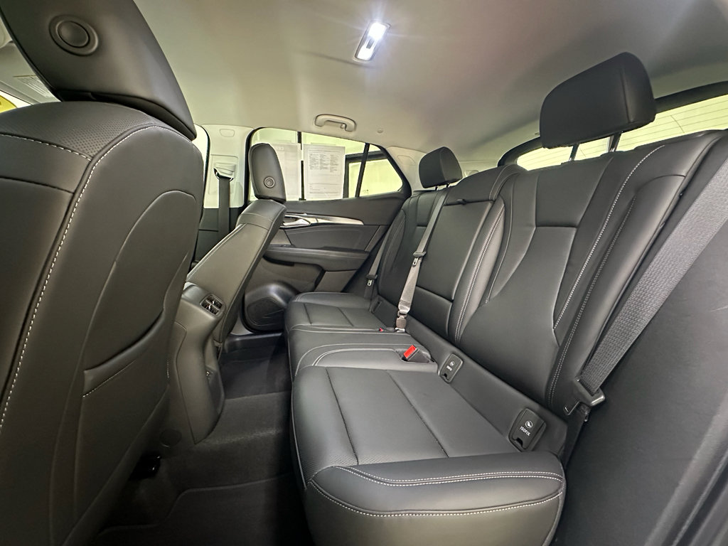 Used 2025 Buick Envision Preferred AWD/4WD image 12