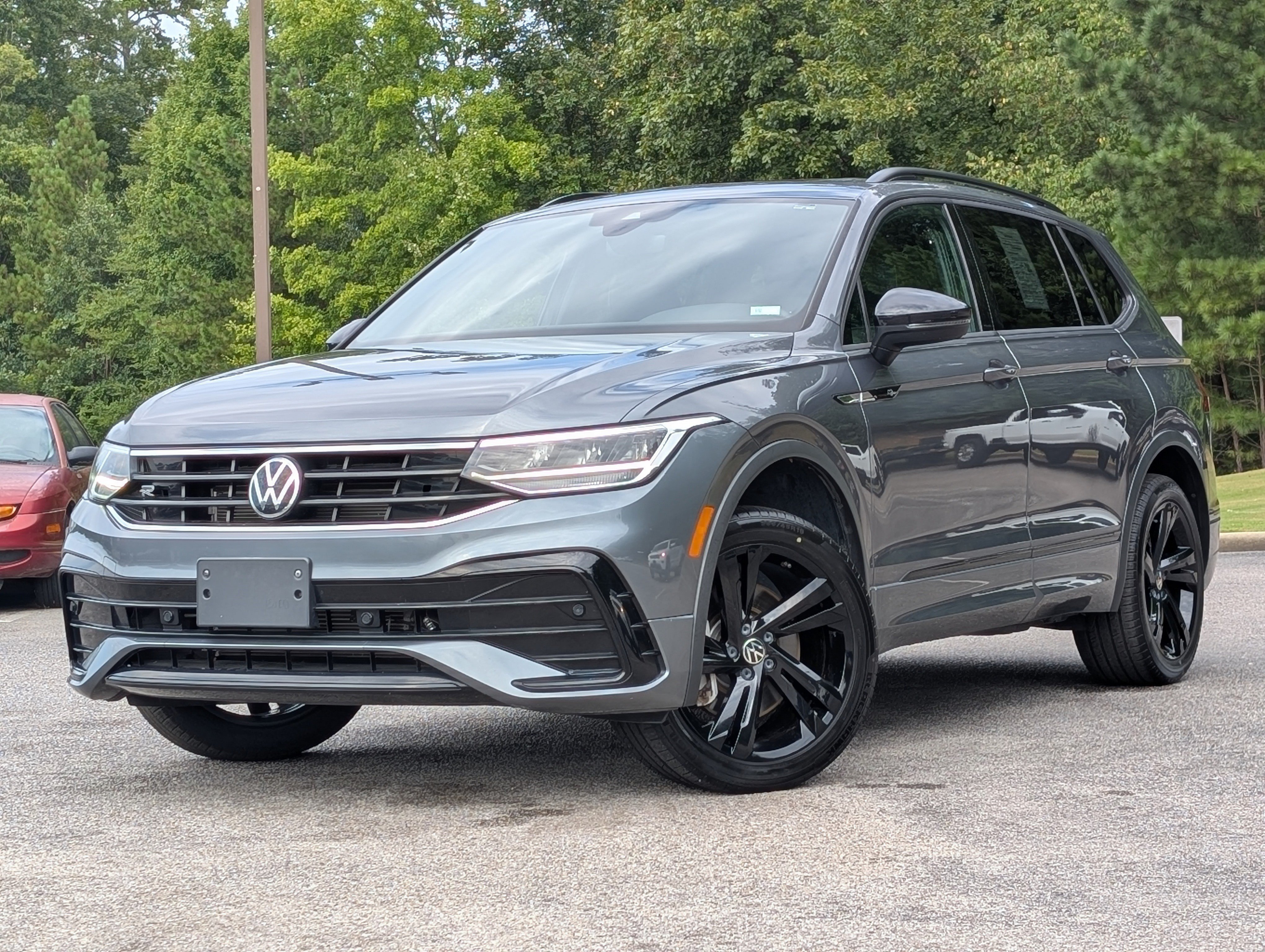 Used 2023 Volkswagen Tiguan SE R-Line AWD/4WD image 4