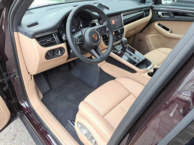 Used 2026 Porsche Macan AWD/4WD image 3