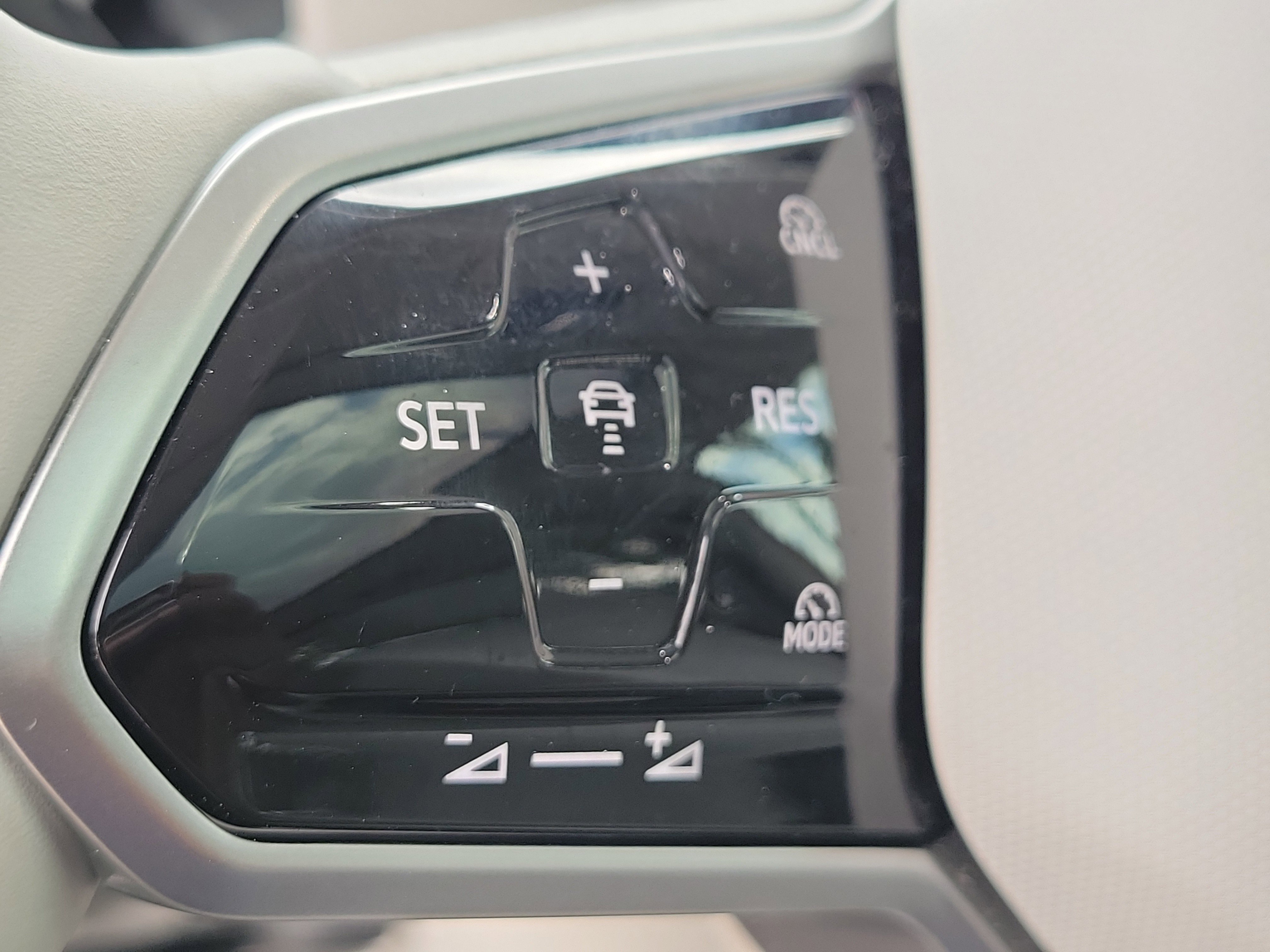 Used 2025 Volkswagen ID. Buzz 1st Edition image 28