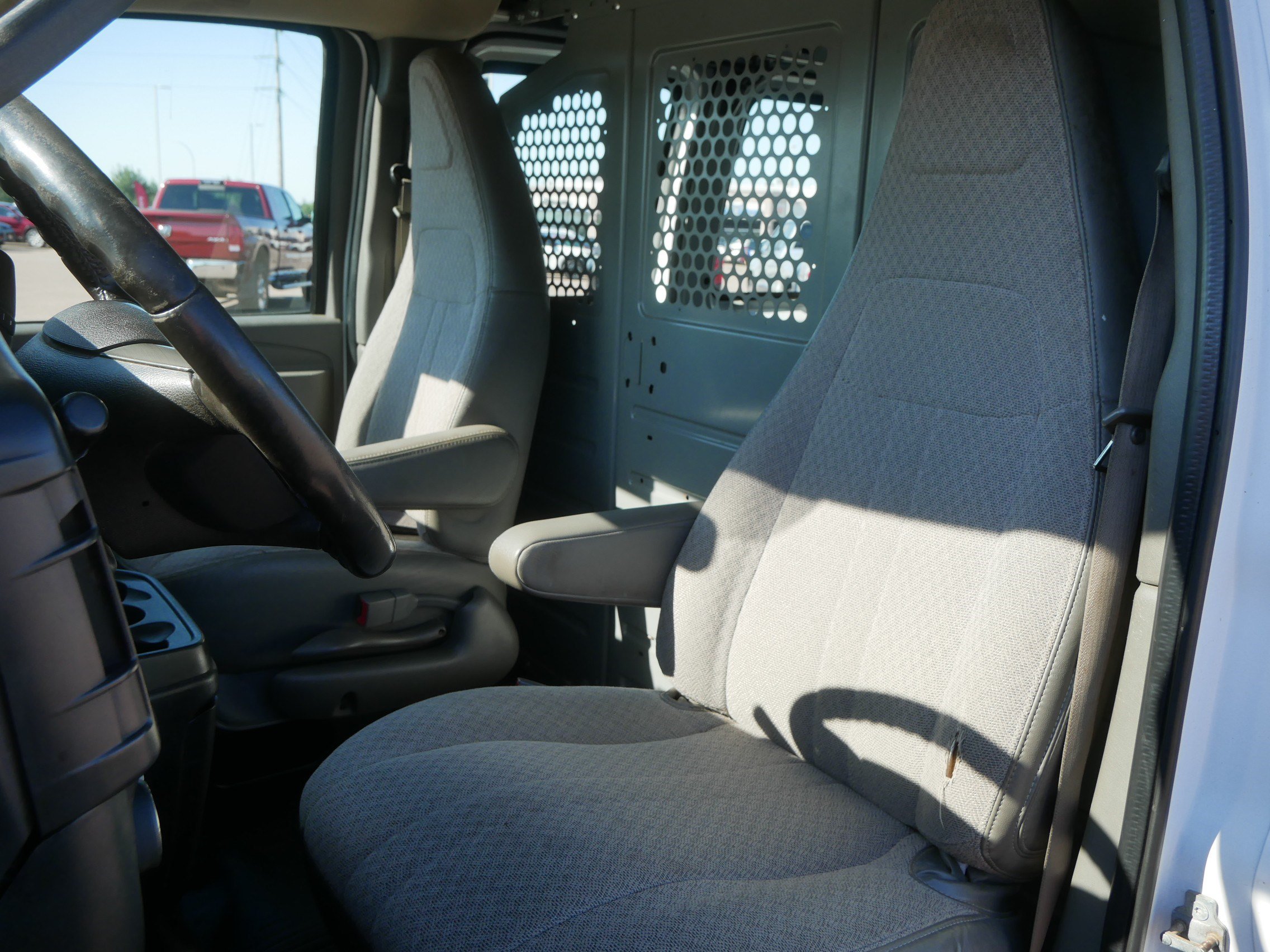 Used 2016 Chevrolet Express 3500 Extended RWD image 12