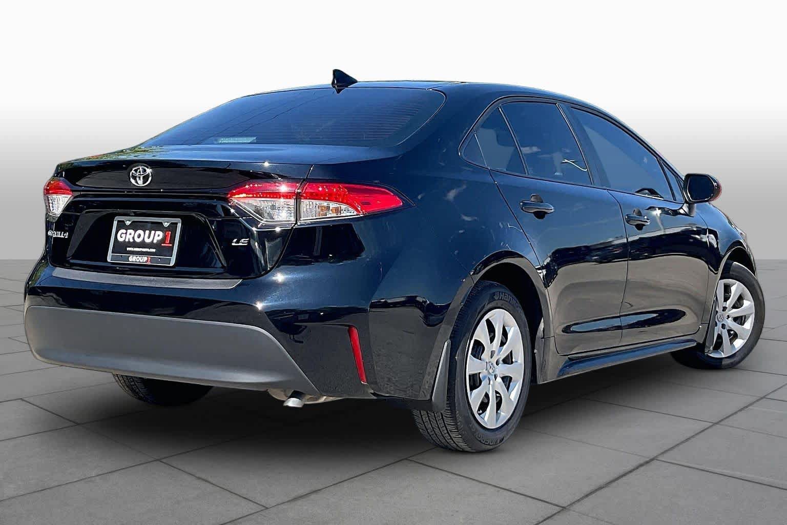 Used 2025 Toyota Corolla LE FWD image 11