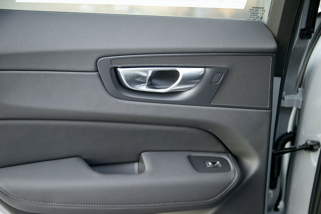 New 2026 Volvo XC60 B5 Ultra w/ Climate Package image 21