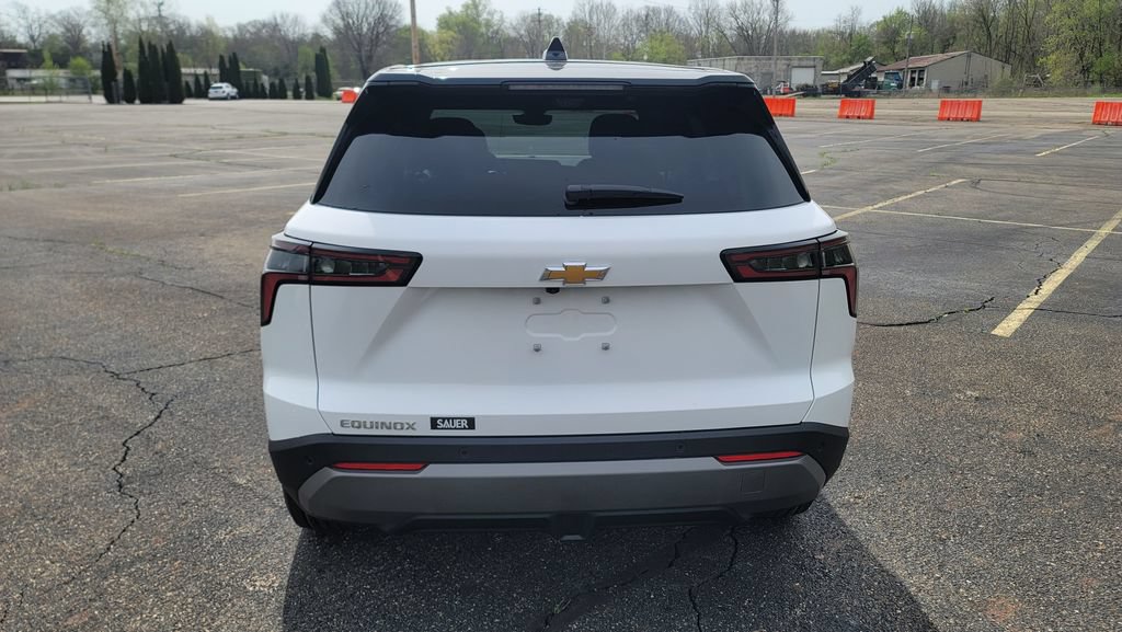 New 2026 Chevrolet Equinox LT w/ Convenience Package II FWD image 10