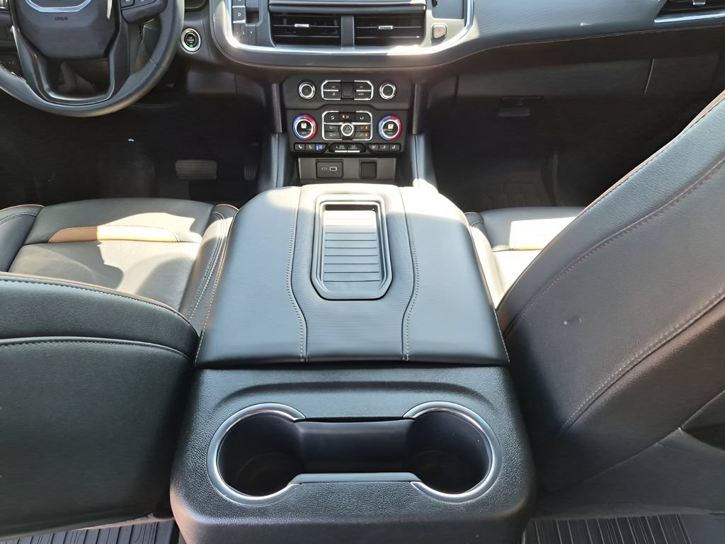 Used 2024 GMC Yukon AT4 w/ Technology Package AWD/4WD image 28