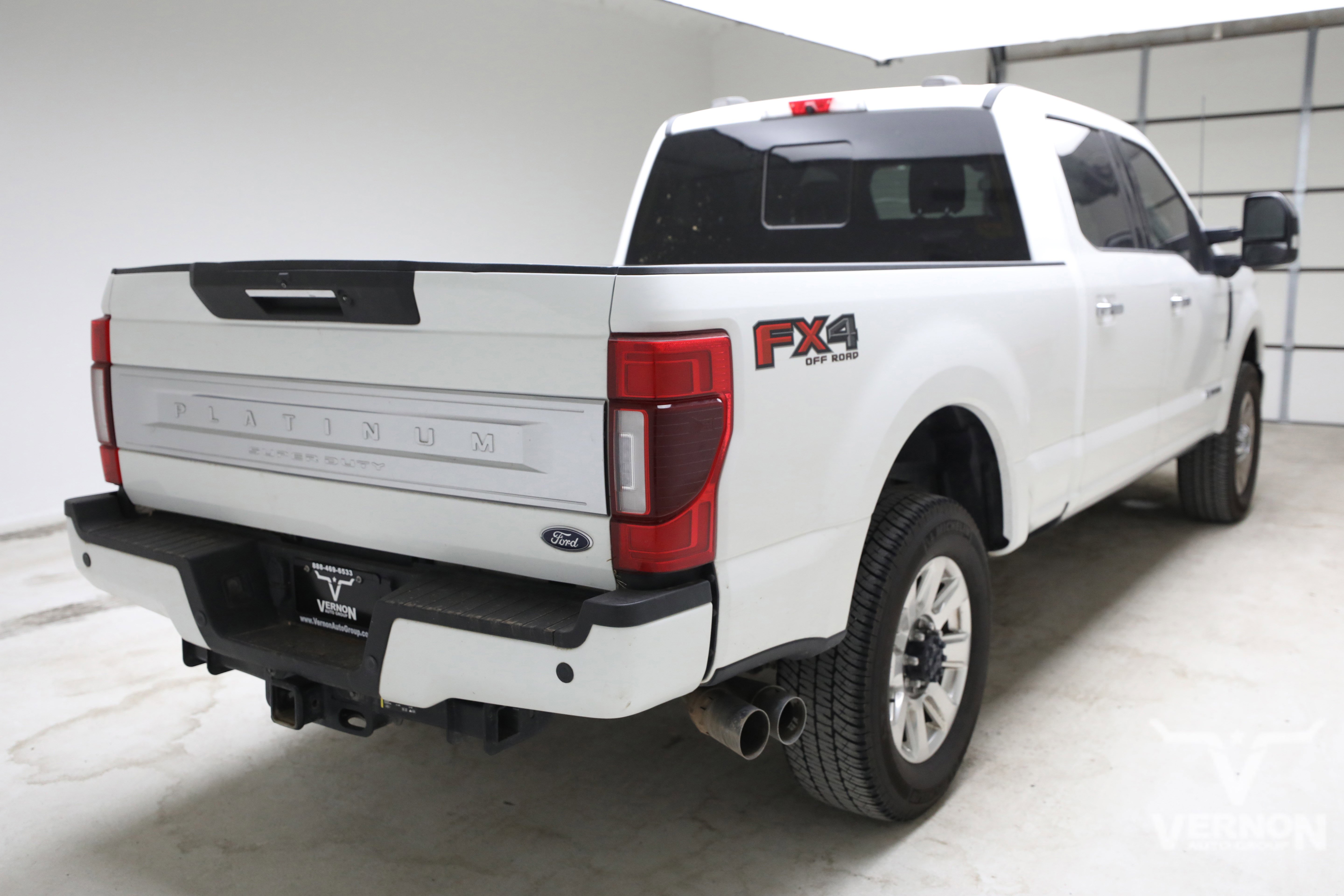 Used 2022 Ford F250 Platinum w/ FX4 Off-Road Package AWD/4WD image 4