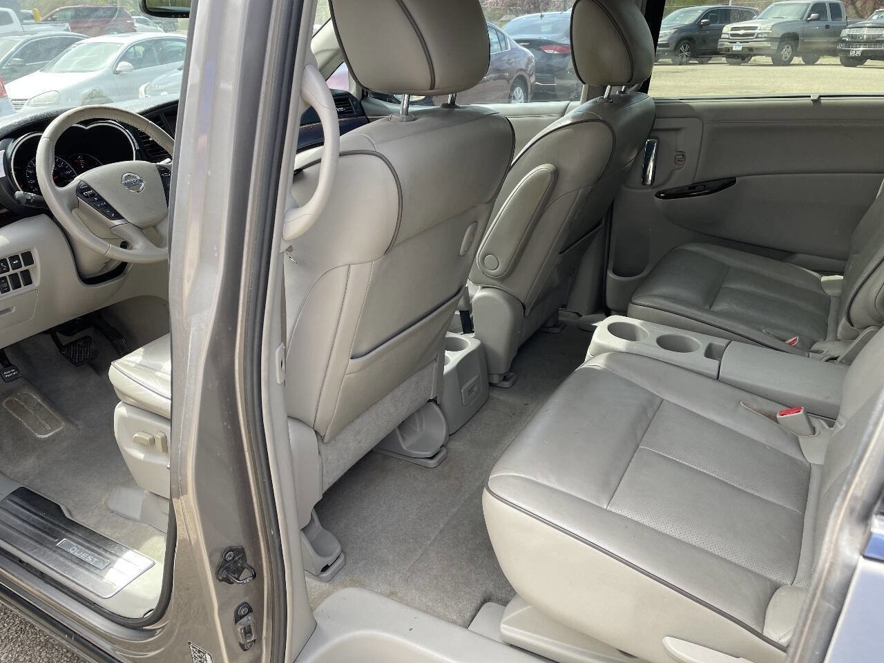 Used 2012 Nissan Quest LE FWD image 16