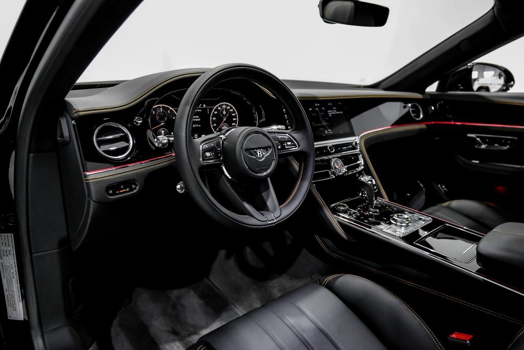 Used 2024 Bentley Flying Spur V8 image 5