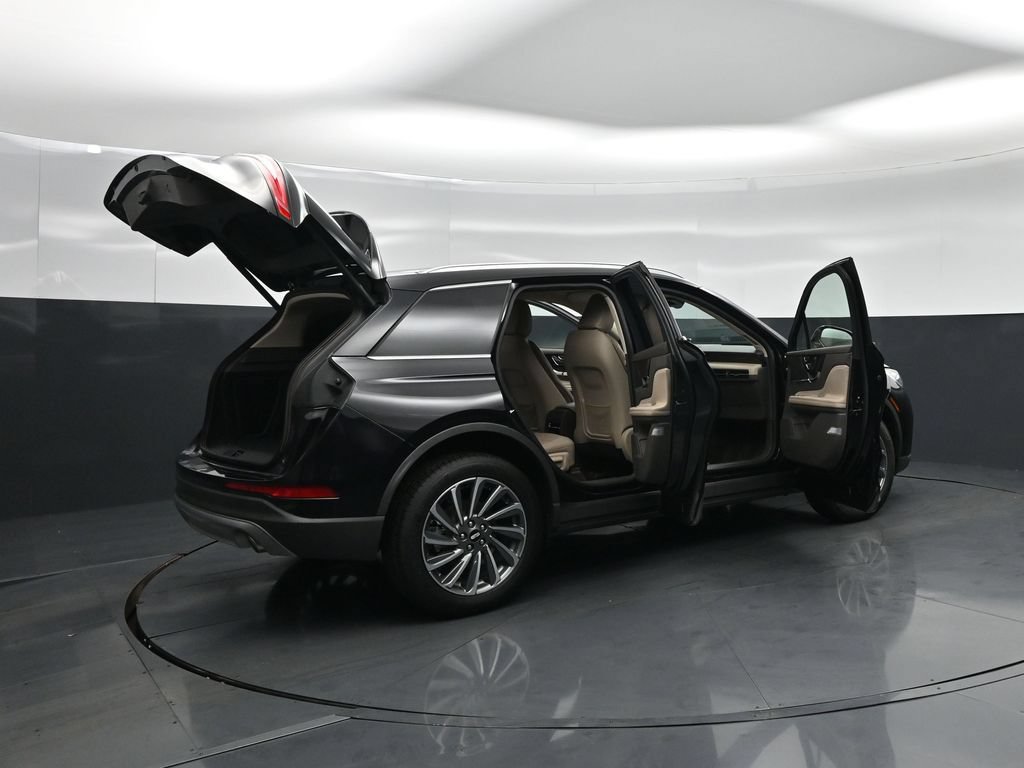 Used 2023 Lincoln Corsair Reserve w/ Equipment Group 201A FWD image 5