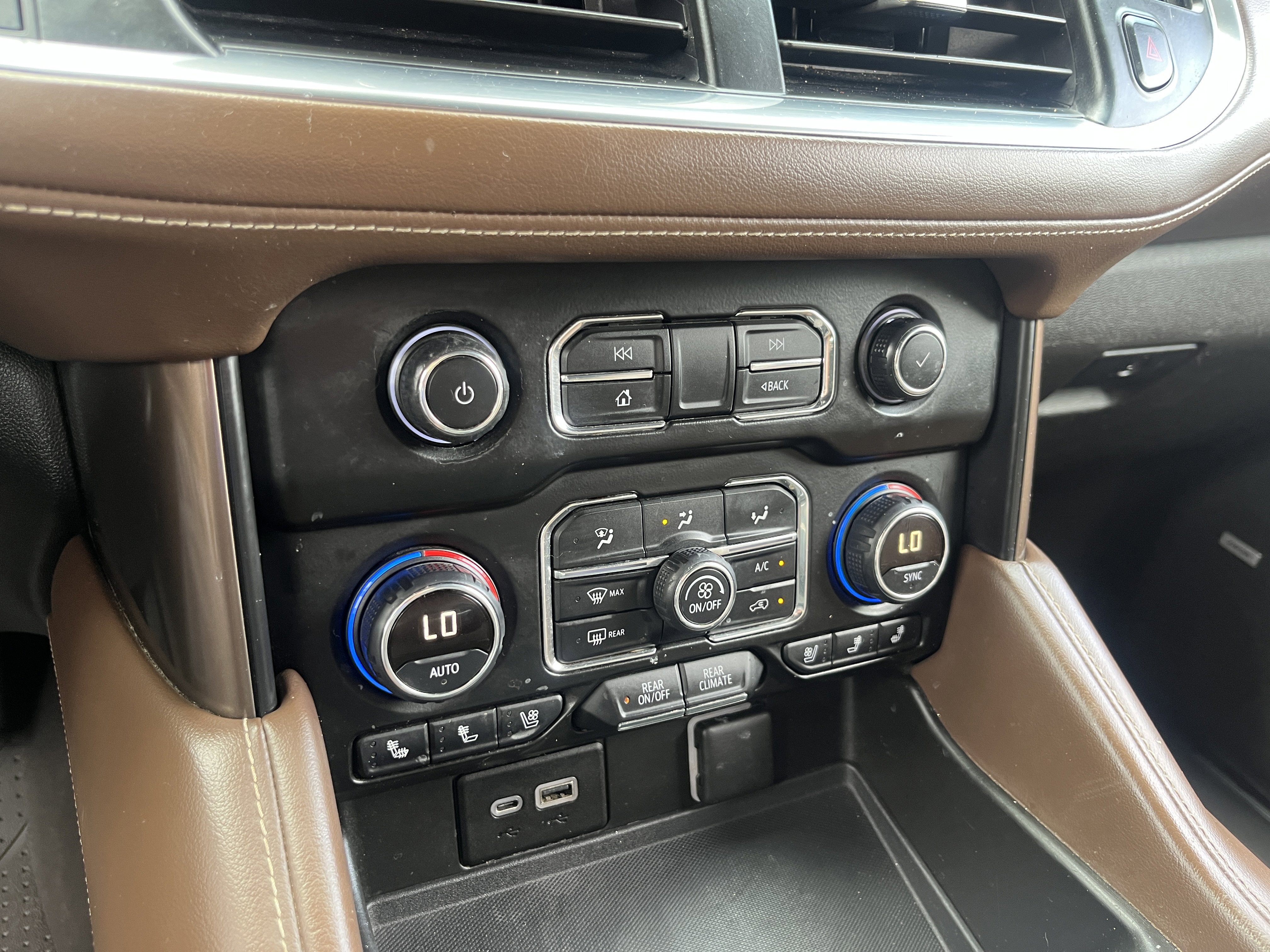 Used 2021 Chevrolet Tahoe High Country w/ Premium Package image 27