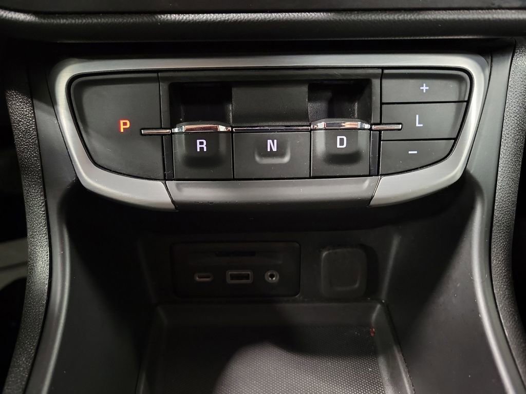 Used 2023 GMC Terrain SLT image 16