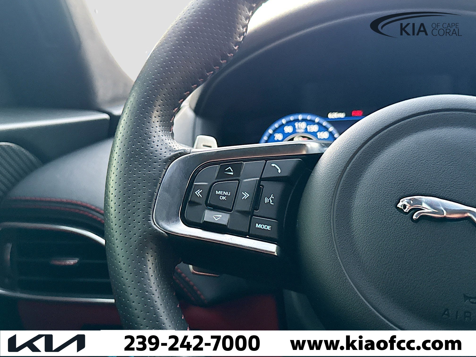 Used 2020 Jaguar F-PACE SVR image 36