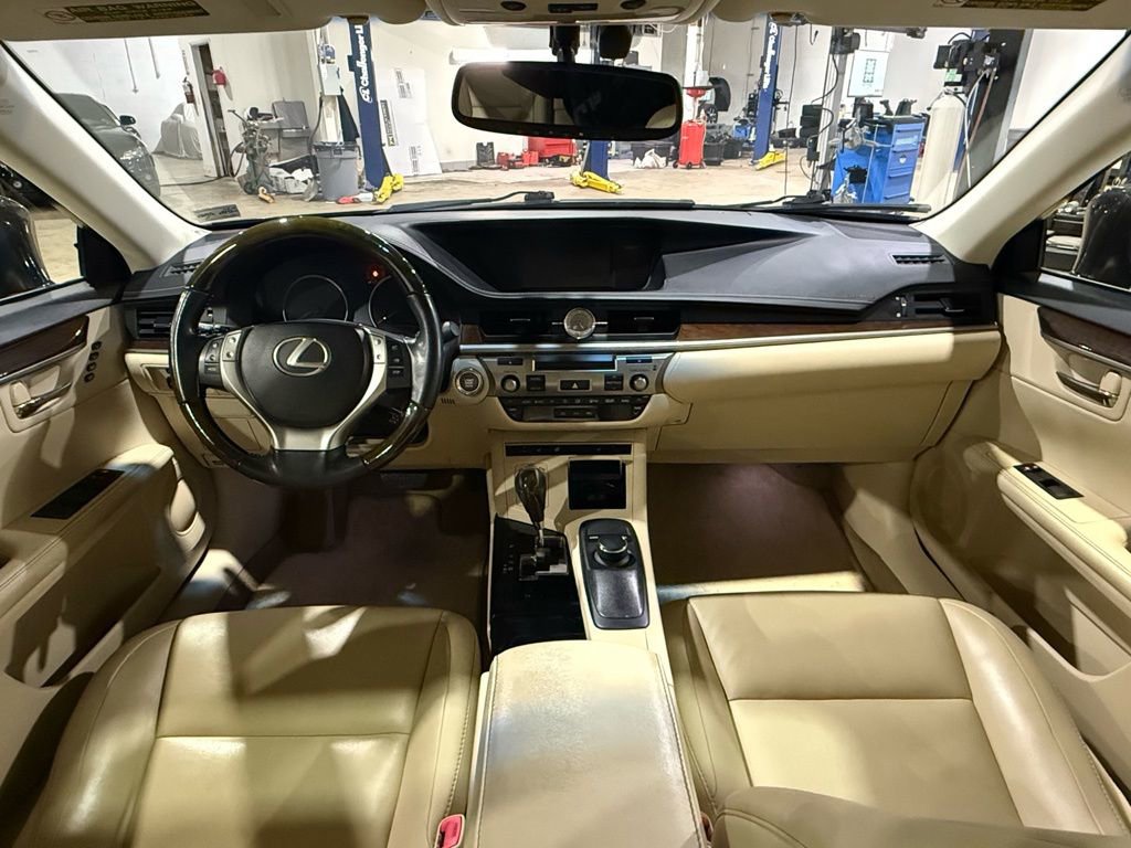 Used 2013 Lexus ES 350 w/ Premium Pkg image 14